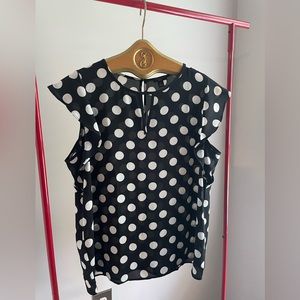 Polka dots short sleeve blouse.